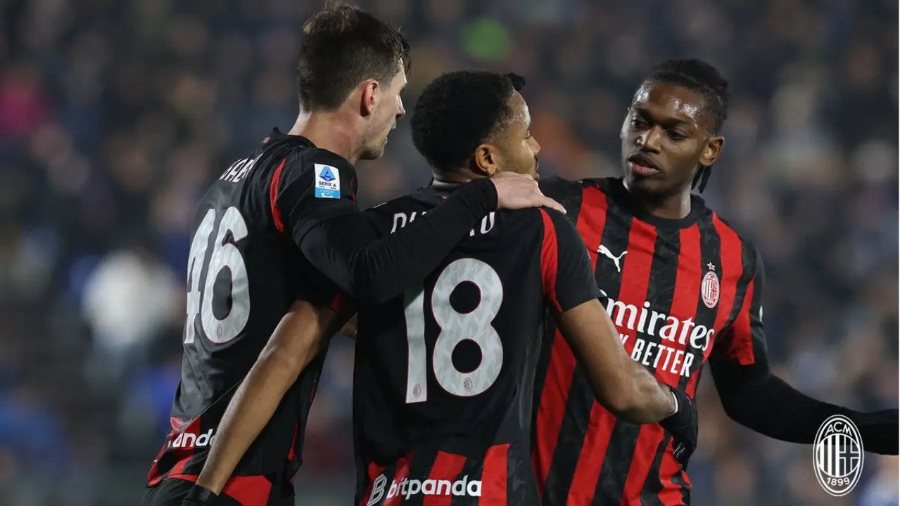 神扑加造点！米兰3-1逆风翻盘，19轮不败后争冠DNA被唤醒！|拉比奥特|科莫|ac米兰|拉斐尔·莱奥|尼古拉斯-帕斯_新浪新闻